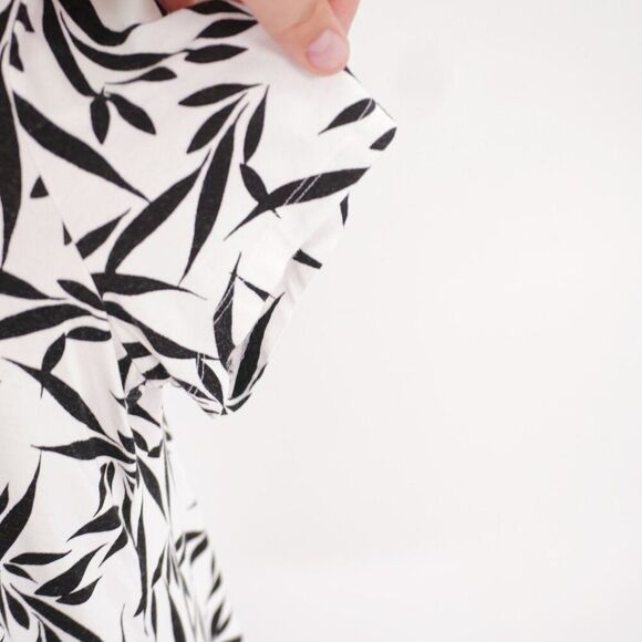 Jm Collection White And Black Leaf Print Scoop Neck Top Large Short Sleeve Rayon - Picture 3 of 8